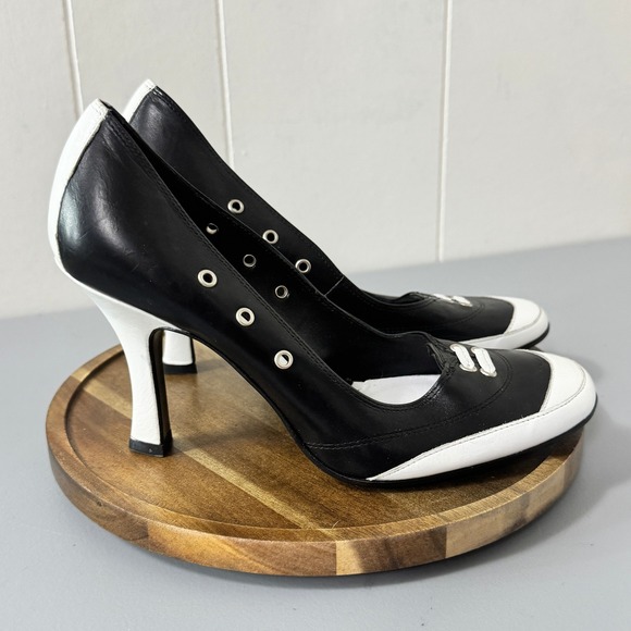 Via Spiga Black and White Leather Heels Pumps Eyelet Sneaker Style Size 7M - Picture 1 of 13